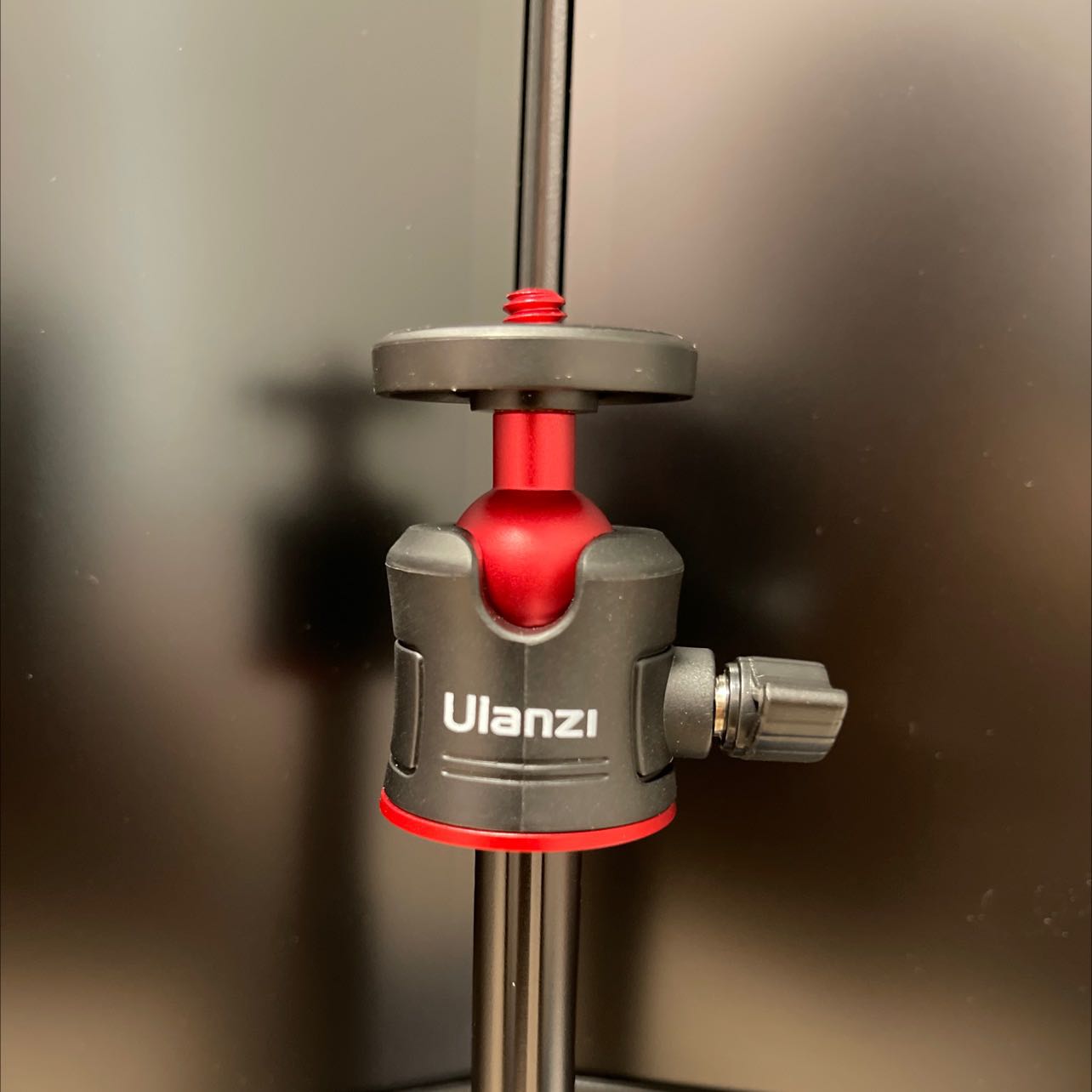 Hơi nhỏ và ngắn so với tưởng tượng lúc mua.
Thiết kế, độ hoàn thiện tốt.