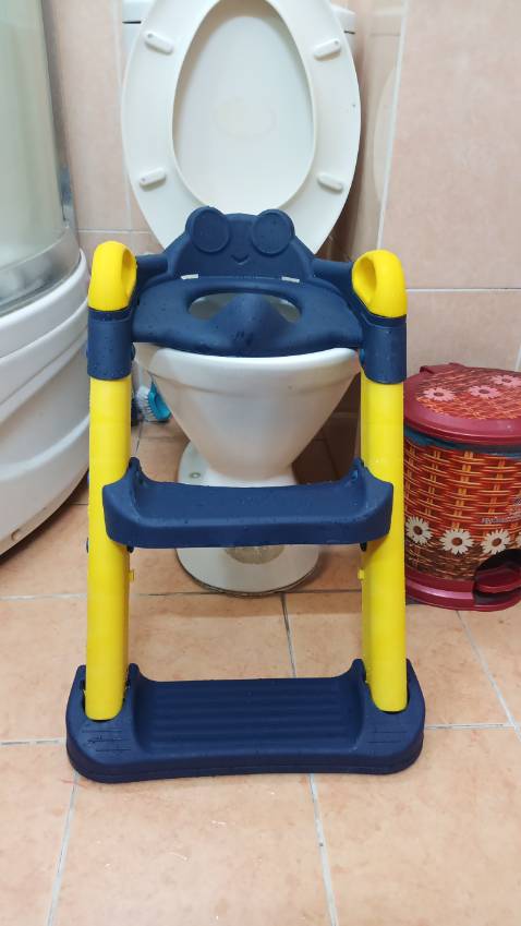 Hàng giao đúng hẹn, sản phẩm tốt, nhưng khi lắp ráp xong thì thấy thiếu phần bàn ngồi màu trắng như hình, shop vui lòng kiểm tra khâu đóng gói hàng, và gửi bổ sung cho đủ bộ.