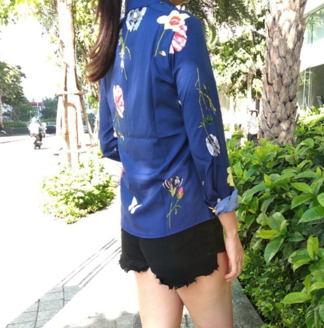 Mình cao m59 nặng 49kg mặc vừa size L. Kiểu áo dễ mặc, dễ kết hợp đồ và đơn giản. Áo này ai v1 quá khổ chắc không vừa ^^. Mua tiki giao nhanh, cám nhiều bạn tiki.