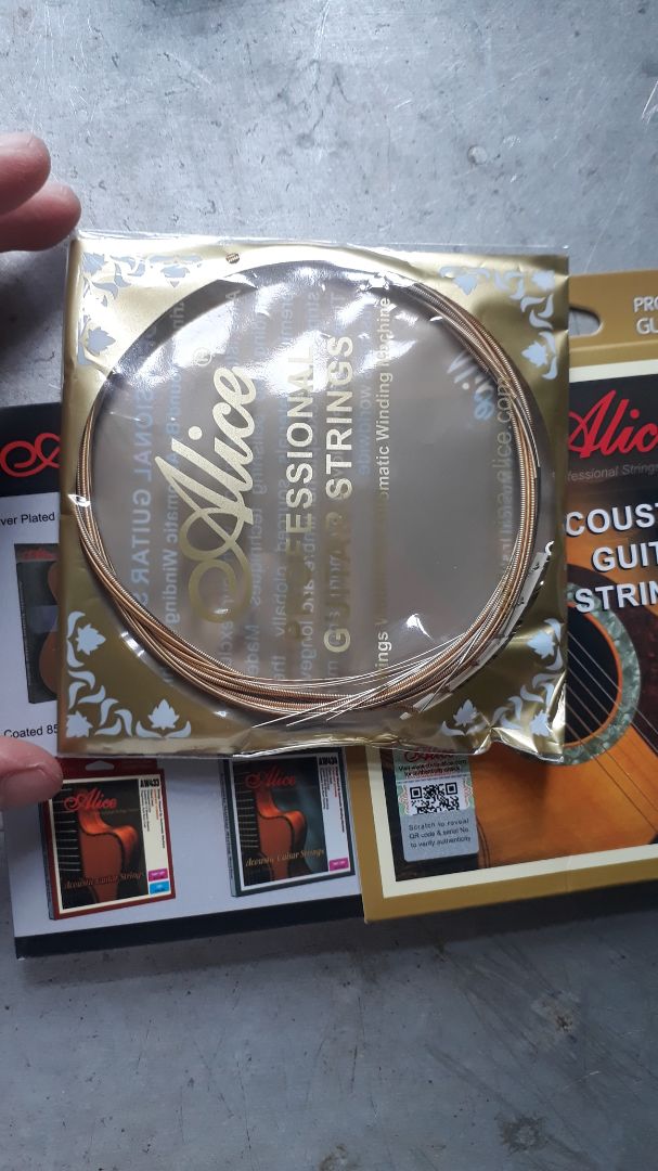 Đúng như mô tả . chưa dùng nên ko biết có bền và vang ko , nhưng thấy ko khác gì so với ảnh chụp.  shop làm ăn rất uy tín