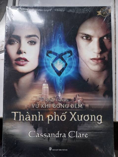 Sách đẹp, bọc seal chắc chắn cẩn thận, không bị móp méo gì hết. Giao nhanh, mình ở ngoại thành SG 3 tiếng giao tới rồi tuyệt vời