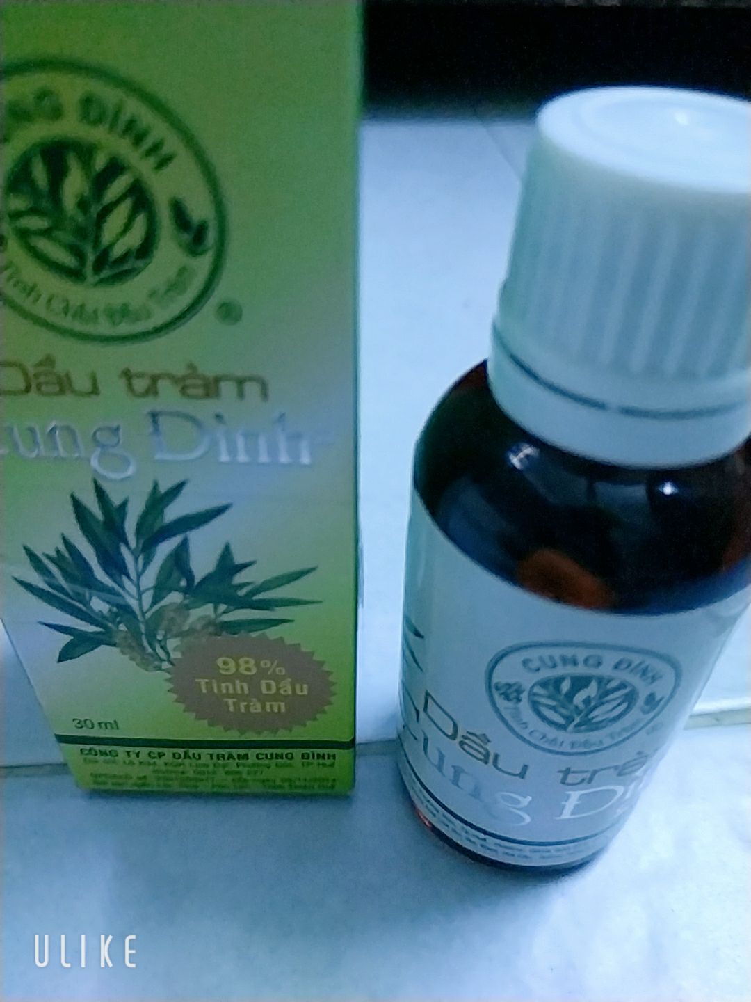 Mình có mua về và đốt thử, mùi tràm nhẹ nhàng, không lẫn mùi cồn hoá học, tiki giao hàng nhanh, gói cẩn thận bên ngoài hộp có ghi chú là hàng dễ vỡ. Nói chung là đạt 5 sao.