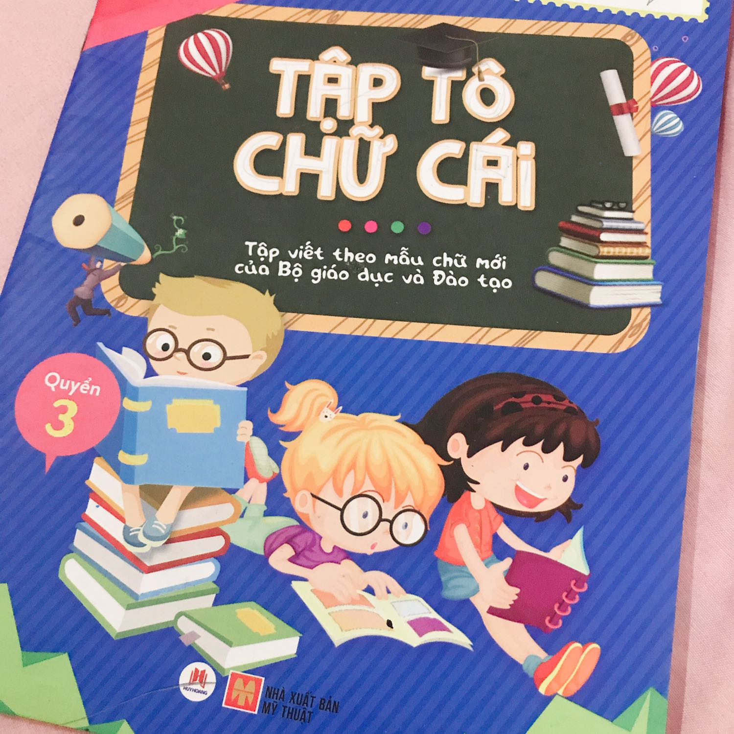 Sách in đẹp, nhiều hình ảnh giúp bé hứng thú hơn trong việc luyện chữ