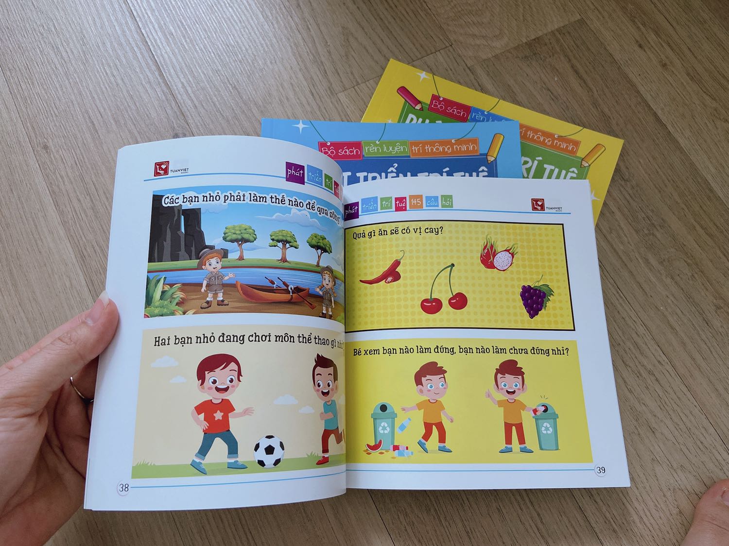 Sách in sắc nét, nhiều câu hỏi thú vị. Con mình rất hợp tác khi dc mẹ đọc và hỏi nội dung có trong sách.