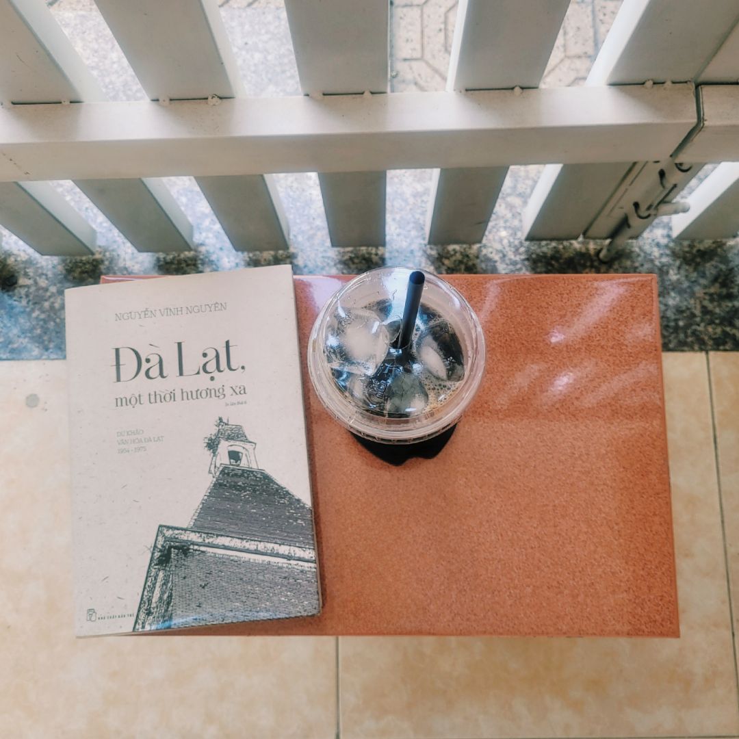 Nội dung rất thú vị , sống động gợi mở rất nhiều kiến thức, văn hoá và cho người đọc hiểu thêm về một Dalat xưa...