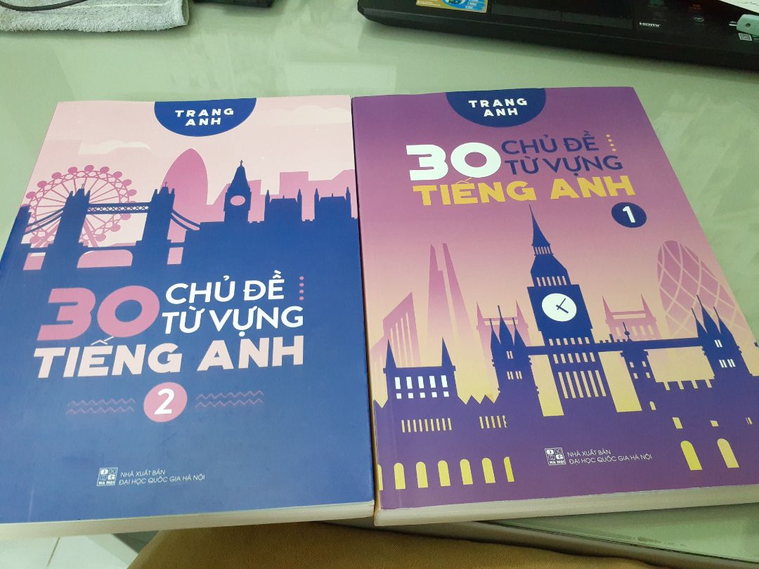 Hai quyển này phải gọi là một kho nhiều từ khủng khiếp. Mỗi chủ đề từ vựng sẽ có phần bài tập ứng dụng. Mình khá tâm đắc hai quyển ở chỗ tác giả giải thích đáp án khá là chi tiết. Tuy nhiên mình sẽ tâm đắc dữ dội hơn nếu ở mỗi từ mới có một ví dụ minh họa đơn giản.