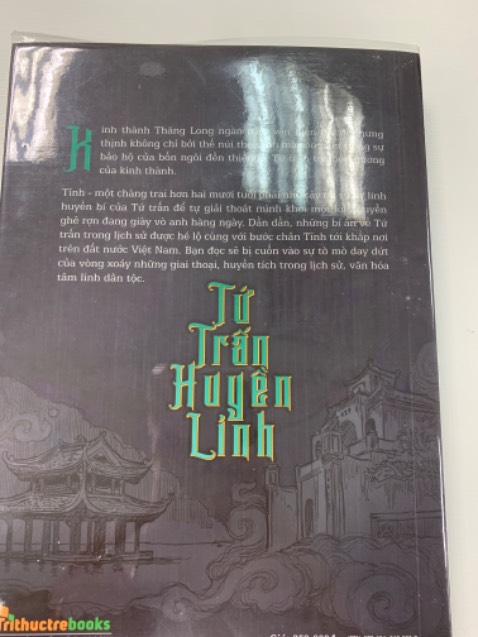 Nội dung rất lôi cuốn, việc lồng ghép Lịch sử Việt Nam vào tác phẩm làm mình đánh giá cao tác phẩm này vì mình thích Lịch sử Việt Nam. Hy vọng tác giả có thể khai thác thêm chất liệu sử Việt trong các xuất bản tiếp theo