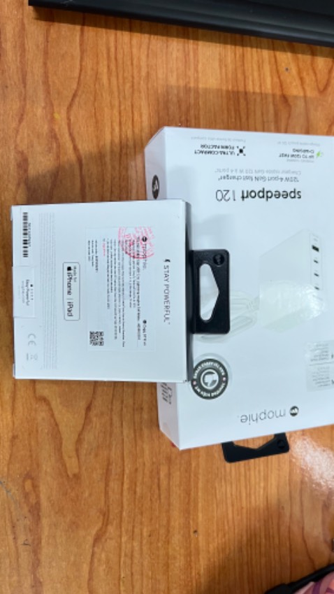 Sản phẩm đẹp chắc chắn xạc thử con 13 pro max ở cổng 20w thấy thời gian xạc đầy 50% pin khoảng gẩn 1giờ. Được tặng kèm thêm dây xạc iphone. Khá hài lòng. Cảm ơn shop