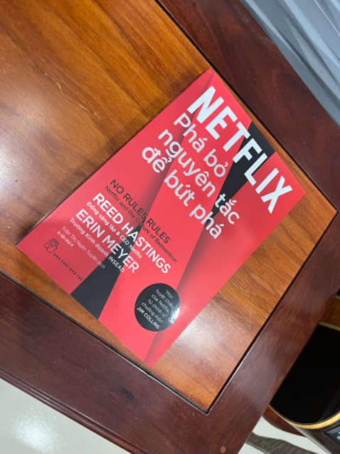 Sách giao nhanh, in sắc sảo. Mới đọc cuốn Reed Hastings câu chuyện truyền cảm hứng từ việc cho thuê DVD thành đế chế phim toàn cầu, giết chết mọi đối thủ cạnh tranh.