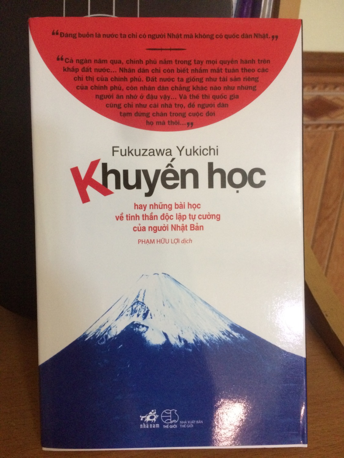 Đây là quyển sách mà mọi người đều nên đọc. Đọc để biết đất nước Nhật Bản được xây dựng như thế nào,  để biết sự học nên là một quá trình của cả đời người, để phấn đấu xây dựng đất nước ngang bằng láng giềng và sánh vai với phương Tây. Đọc để thấy mình còn rất nhiều khiếm khuyết và chúng ta- người dân của một đất nước phải có vai trò và trách nhiệm như thế nào.
Tuy nhiên, cũng có một vài điểm giờ đây đã hiện đại, không còn đúng hoàn toàn, người đọc nên biết cách chọn lọc để trải nghiệm đọc thực sự tuyệt vời!