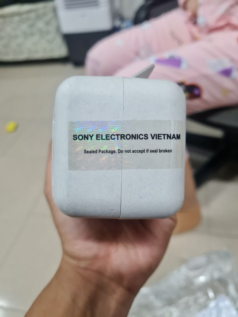 Mình mua ở đây được tặng kèm balo, chất lượng cũng xịn xò lắm, thời gian giao hàng nhanh. earphone đẹp, thời trang, chất lượng âm tuyệt vời, khả năng chống ồn đỉnh. Quá tuyệt cho 1 cuộc tình