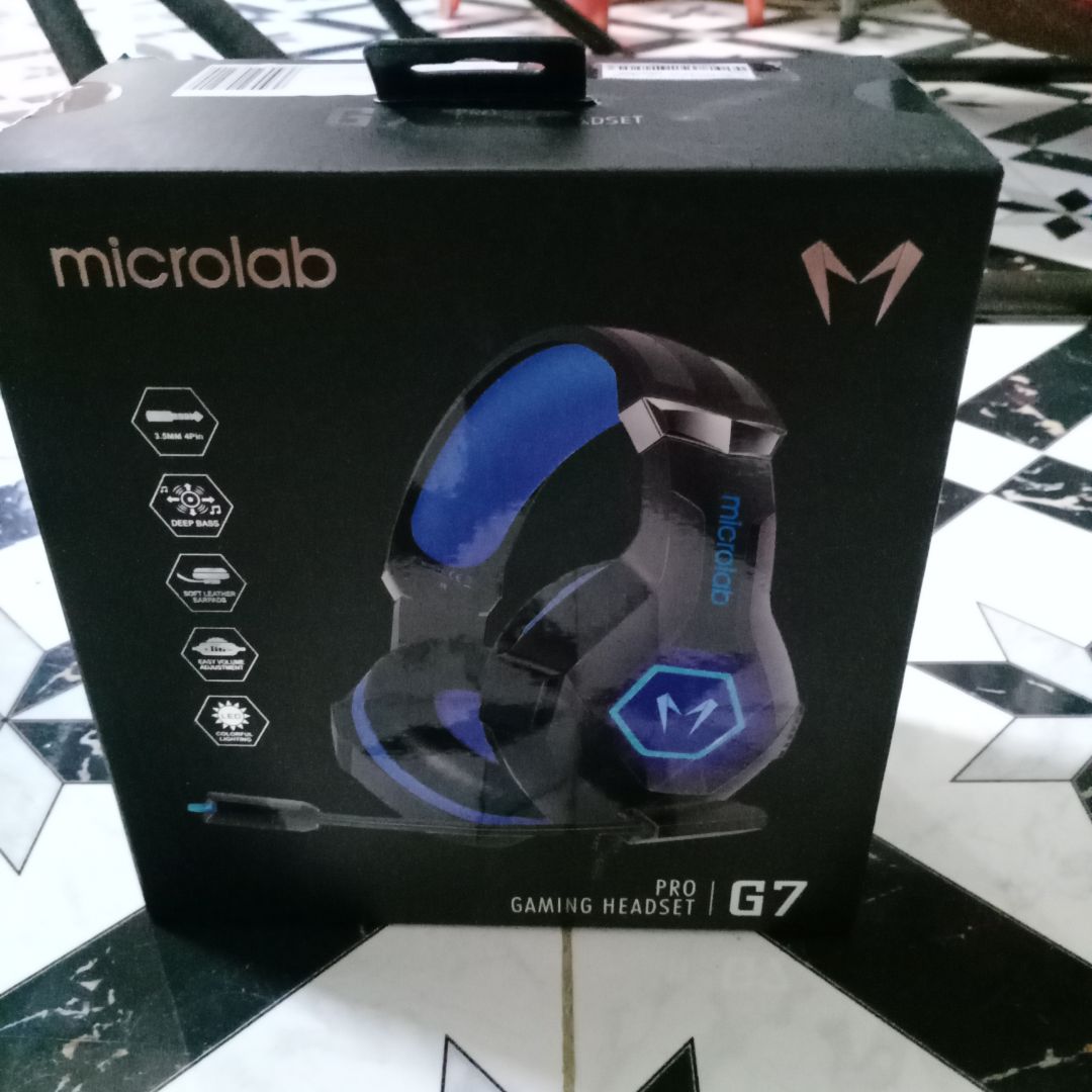 hàng giao nhanh, hộp chưa khui nhưng nhìn tổng quan không có vết sướt gì hết