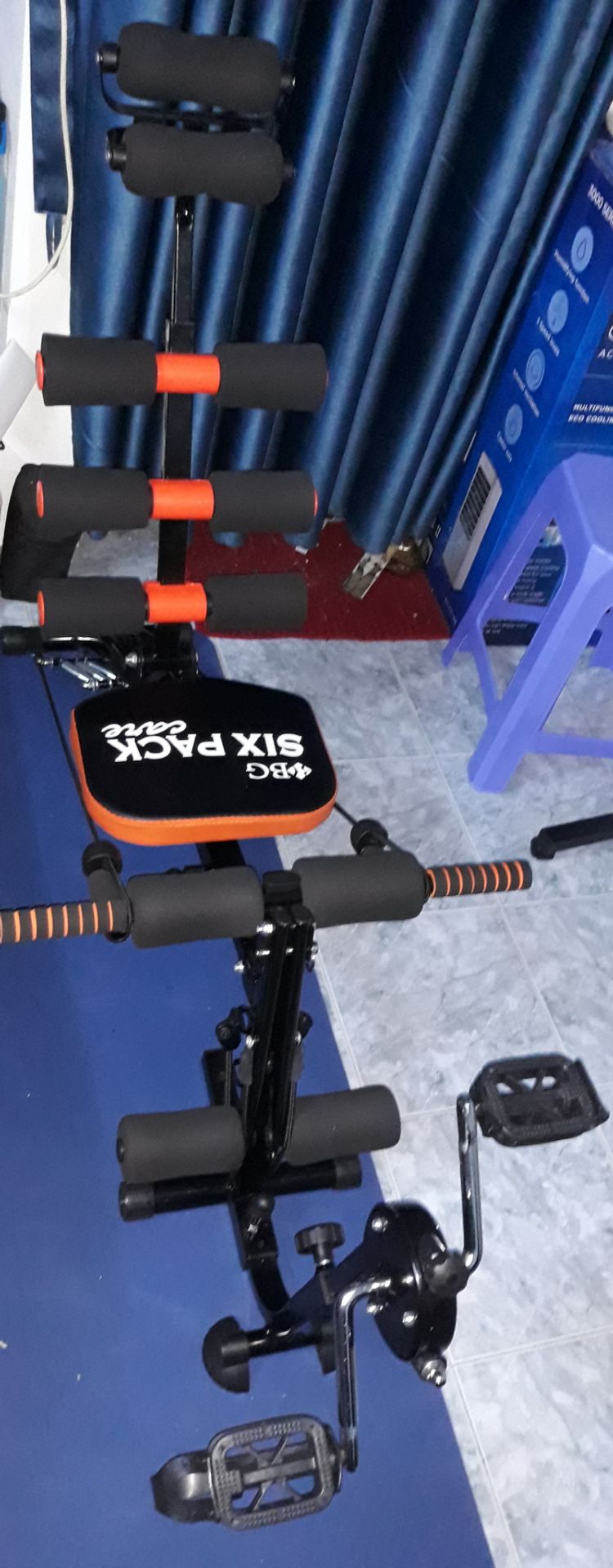 ▪︎Rất dễ lắp ráp (xem hướng dẫn trên youtube)
▪︎Mới tinh, còn thơm mùi sơn
▪︎Khá vững, chắc chắn (những chỗ nối còn hơi xộc xệch - chỉ khi cố tình lắc, ngồi lên thì không vấn đề gì)
▪︎Không gian nhỏ vẫn có thể đặt máy
▪︎Lò xo đàn hồi rất tốt
▪︎Mút đệm khá êm, thích nhất cái ngay cổ như được massage vậy
▪︎Bàn đạp hơi xa một tí (lắp ở đốt gần nhất rồi á) (có thể tại chân ngắn :v )
▪︎Khi đạp bị cấn miếng mút đệm ở giữa, nâng pedan cao lên thì khó đạp, nhưng với mình thì cũng không thành vấn đề
▪︎Pedan có thể điều chỉnh lực đạp nặng-nhẹ
▪︎Có thể ngồi thư giãn hay nằm ngủ cũng được \( ' v ' )/
▪︎Mình mua lúc được khuyến mãi, vô địch trong tầm giá luôn, kinh tế và đa năng hơn nhiều loại máy khác

Tập một thời gian rồi sẽ feedback hiệu quả sau