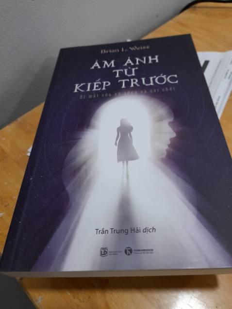 Sách đóng gói cẩn thận, giao nhanh. Tuy đọc lại nhưng vẫn thấy hay và mới mẻ, một lĩnh vực cận tâm lý nhưng giúp mở rộng tầm nhìn. Nếu bạn coi phần trò chuyện của tác giả với Oprah Winfrey thì càng cảm nhận sâu sắc hơn.