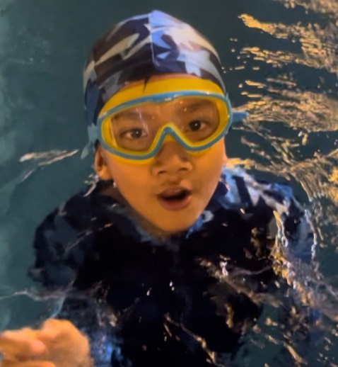 Xài ổn nhé. 1 lần xịt xài được tầm 2-3 lần đi bơi Xài ổn nhé. 1 lần xịt xài được tầm 2-3 lần đi bơi