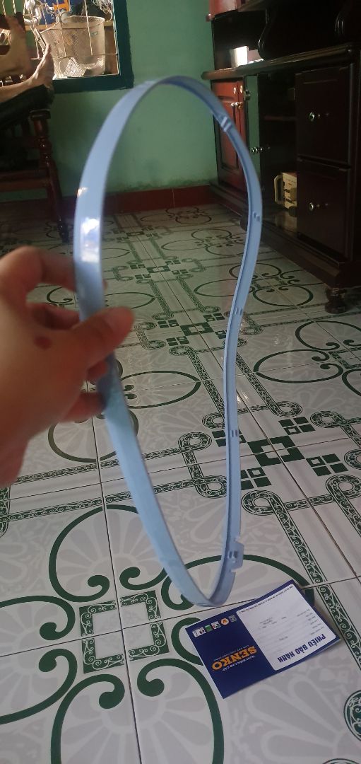 Mọi thứ đều ok nhưng cái này thì k ổn tí nào. Nên qua ktra và đổi sớm giúp mình k thì k có quạt mà quạt mất ?. chưa kế qua tết mình vô lại Sài Gòn rồi hàng để ở nhà thầy u có tuổi k bít ji mà đổi trả ?. làm ơn đổi hàng sớm đi (mình alo tổng đài ùi) ????