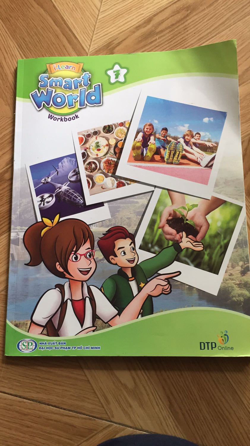 Sản phẩm chất lượng kém, góc sách bị cong và bẩn rất mất thẩm mĩ