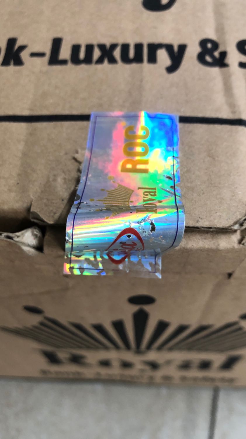 Hàng đã bóc tem rồi. Mũ bị vết xước nhỏ .
Mog shopp ktra kĩ hơn khi gửi hàg cho khách.
Nói chug Hàng đẹp , đág mua nha mn. 
Ủng hộ shoop.