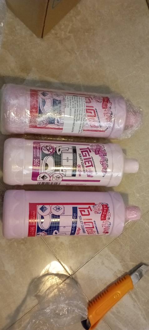 Mua 3 chai nước tẩy rửa bồn cầu okay pink mà giao có 1 chai okay, còn 2 chai còn lại hiệu khác, ko biết có giống ko Mua 3 chai nước tẩy rửa bồn cầu okay pink mà giao có 1 chai okay, còn 2 chai còn lại hiệu khác, ko biết có giống ko