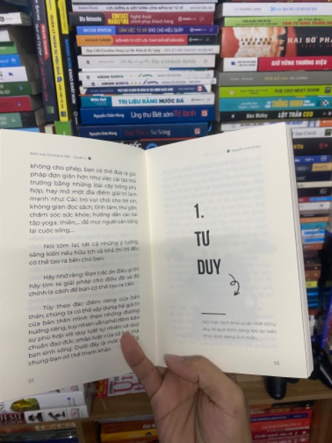 Sách cuốn 1& 2 hình nhiều hơn nội dung chữ. Nếu bỏ hết hình ko cần thiết thì 2 cuốn gợp thành 1 cuốn 200 trang. Làm vậy chi? Bản thân tác giat lại nói về giá trị cống hiến nhưng lại rút giảm giá trị của cuốn sách.