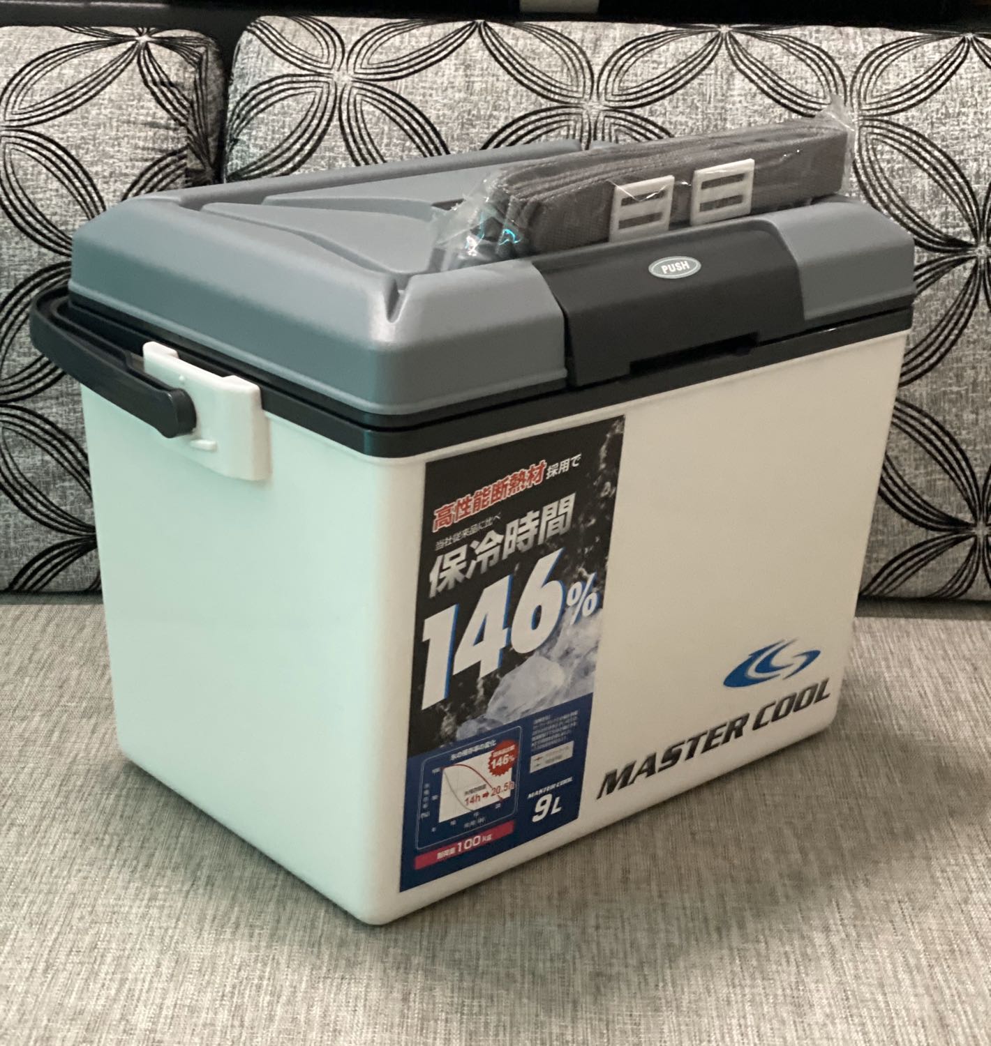 Thùng gọn đẹp luôn, chắc chắn, nhẹ nữa, chưa sdung nên không biết tốt không, nhưng mẫu mã đẹp, chất liệu tốt