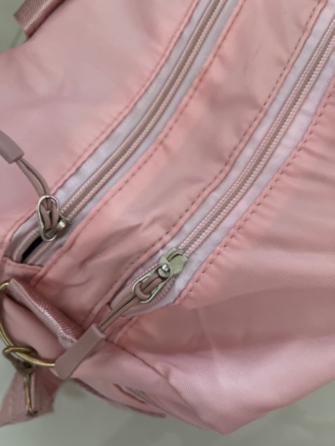 Túi mua về vừa bỏ đồ vào kéo thì hư dây kéo , ủa shop ơi có đổi ko vậy