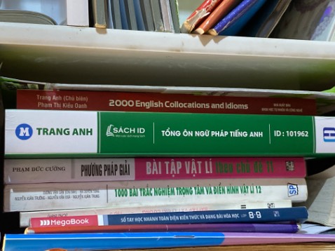 Chất lượng ôk :)) sách trên tiki thì là real rồi :33 bị móp chút xíu do vận chuyển cần được khắc phục vì kh bọc chống sốc cho sách :))) sách cô TA thì khỏi bàn rồi sách cx dày lắm luôn mn nên mua nka