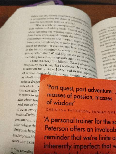 Sách có chỗ bị méo mó nhưng giao hàng nhanh.