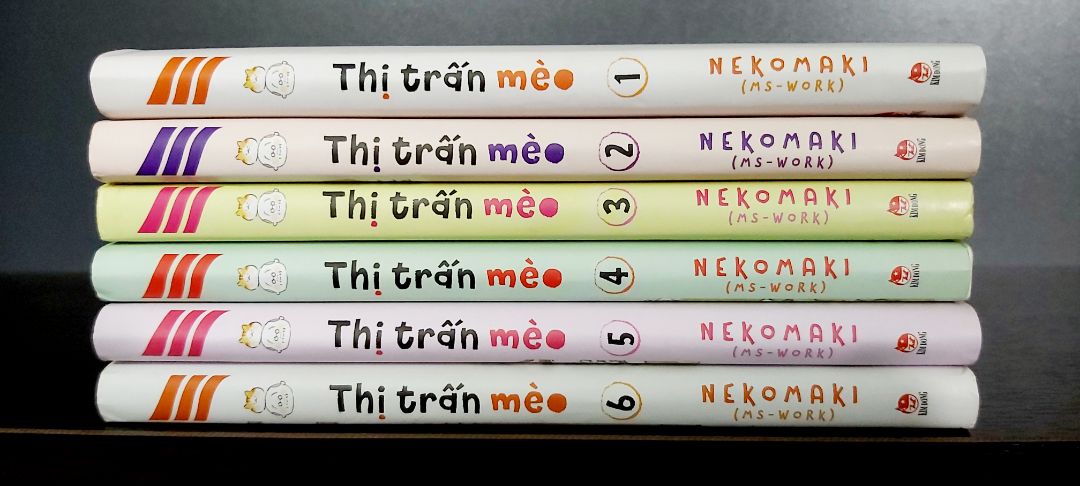 Bộ truyện tranh dễ thương kể về ông lão Daikichi  sống cùng chú mèo Tama sau khi vợ ông lão qua đời. Một người một mèo ngày ngày quấn quýt, bầu bạn bên nhau. Bộ sách chính là tập hợp những mẩu truyện về cs êm ả, bình lặng, trải qua bốn mùa của hai ông cháu.
Dịch vụ Tiki tiện lợi và thân thiện.