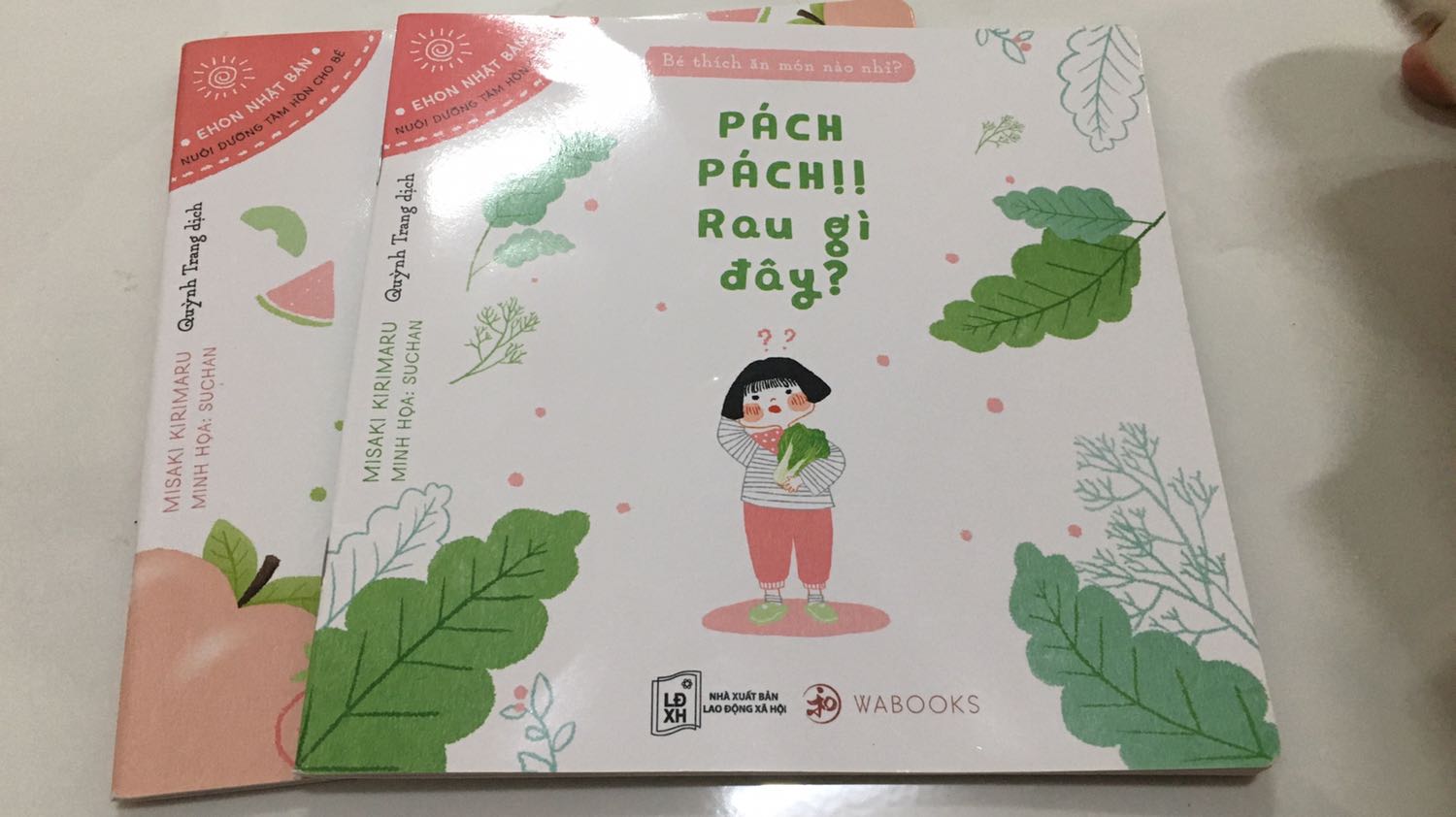 Sách nội dung dễ thương, có nhiều món ăn nên bé rất thích, cứ đòi mẹ nấu món giống trong sách :)