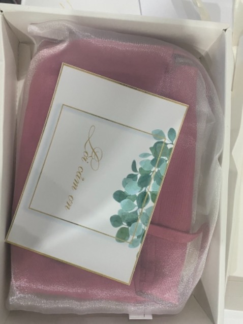 Nhìn cách đóng gói là biết nhà bán tôn trọng khách hàng thế nào rồi. Hơn nữa áo rất đẹp, vừa vặn và thoải mái. Tư vấn thì nhiệt tình, mình không thất vọng chút nào.