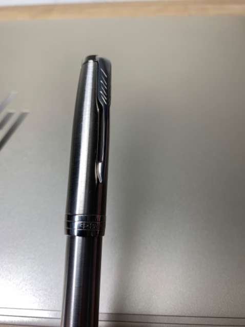 Đây là lần đầu tiên mình được trải nghiệm cây bút parker Sonnet X-ST Steel CT. Đầu tiên là về vẻ bề ngoài mình rất thích những cây bút có thiết kế đơn giản ít hoạ tiết nhưng được chạm khắc và lắp rất tinh xảo và tỉ mỉ, các chi tiết đánh bóng sáng rất đều và đẹp. Thứ hai là cảm giác cầm bút rất đầm, chắc chắn, viết rất êm và phê. Ngoài ra thì khi nhận hàng mình thấy sản phẩm được gửi kèm hộp và túi rất đầy đủ. Nói chung là cây bút này quá tuyệt vời để nâng cao trải nghiệm viết của các bạn.