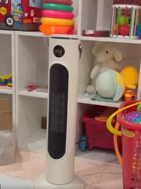 Shop giao hàng nhanh, bọc hàng kỹ chắc chắn. Máy chạy êm, không bị khét, máy không đốt oxi nên dùng lâu không có cảm giác bị bí ngột, rất an toàn. Máy cũng gọn nhẹ nên mình xách đi các phòng cũng dễ dàng.Nói chung là ưng, sẽ ủng hộ shop những lần sau.