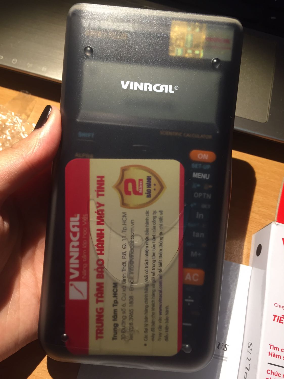 Tiki now giao cực nhanh và chất lượng. Máy tính siêu đẹp ý ạ bóng mịn lun. Lần đầu dùng vinacal nhưng rất ưng ý. Máy nhiều chức năng và siêu siêu siêu đẹp luôn ✨