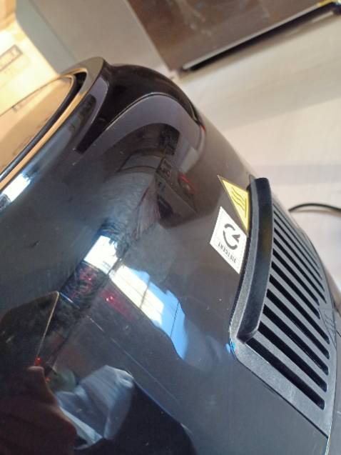 Sản phẩm tôi nhận được là sản phẩm CŨ. Không phải sản phẩm mới. Tôi rất khó chịu khi nhận được hàng cũ. Tôi không chắc là hàng đã sử dụng chưa, nhưng mà chắc chắn đây là hàng cũ, trưng bày. TÔI RẤT KHÓ CHỊU KHI NHẬN ĐƯỢC HÀNG NÀY, TÔI MONG ĐƯỢC GIẢI QUYẾT SỚM.