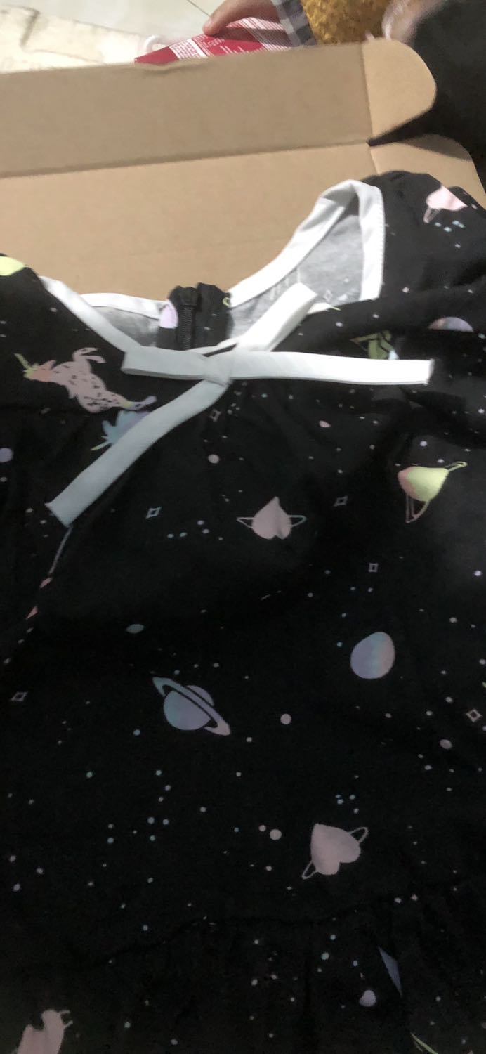 Váy chất đẹp mà xinh nữa, giao hàng khá lâu do dịch nhưng shop ddax chur ddoongj goij cho kh mình đáng giá 5* cho shop vì khâu cskh chu đáo