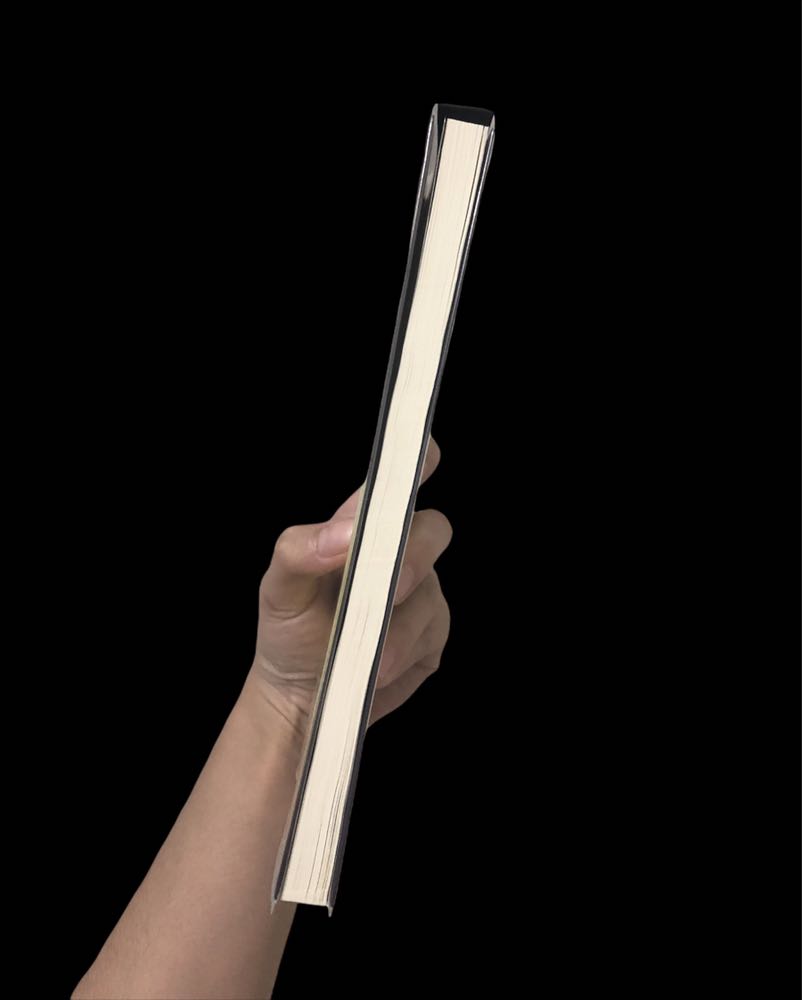 Về hình thức thì sách có lỗi dán keo ở bìa sau như hình cuối mình chụp nhưng cũng ok k vấn đề gi cả, còn nội dung mình chưa đọc nên k thể đánh giá được, nhìn sơ quá thì mình cảm giác k thích cuốn này lắm vì sách có 194 trang, 7 trang bìa mà có 32 trang là dành cho độc giả viết về những cái như là xác định ước mơ, mục đích và đam mê như hình mình có chụp, mình cảm thấy quá nhiều và nó chiếm nội dung của sách, đối với bản thân mình nếu độc giả muốn viết ra thì tác giả chỉ cần nhắc đến trong nội dung thì độc giả có thể dùng notebook để viết k cần phải chừa như vậy mình khá là k thích