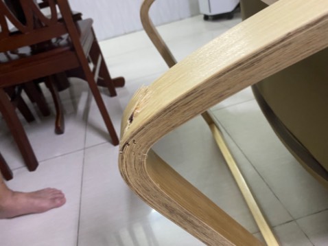 Ghế mới sử dụng đã bị gãy.? Tôi cần được đổi lại sản phẩm khác