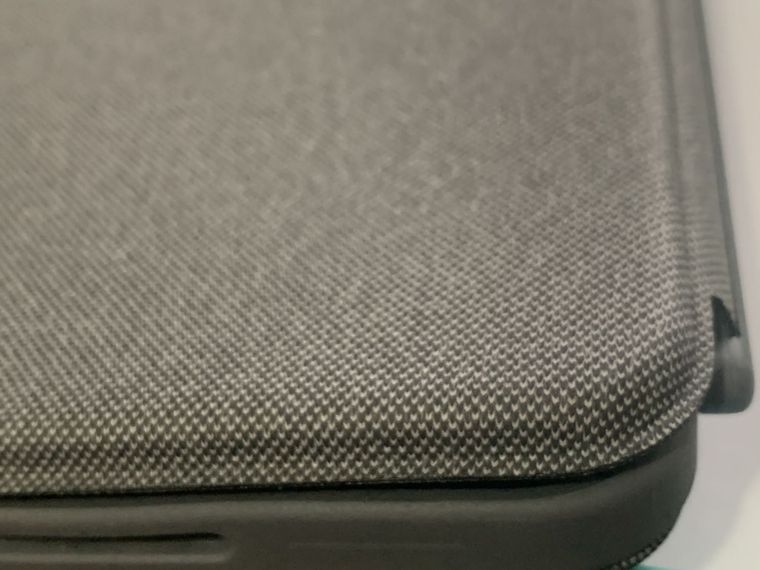 Giao hàng trong mùa dịch nhanh hơn dự kiến. Đc tặng kèm 2 túi khá đẹp. Hàng chất lừ, nguyên tem. Giá mềm hơn so với giá niêm yết chính hãng.