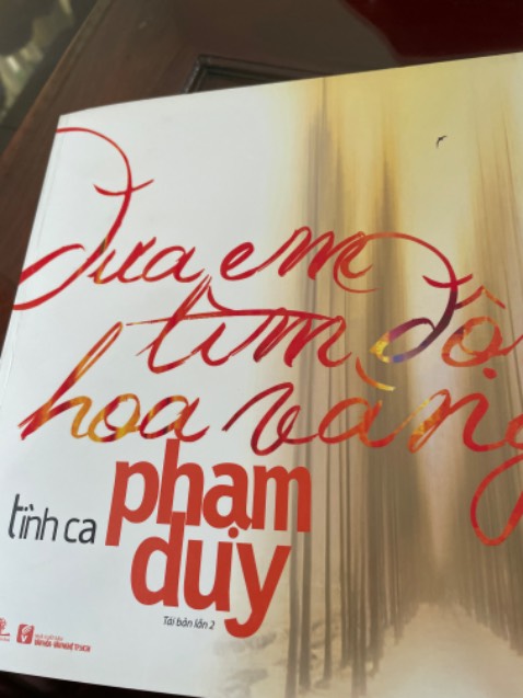 Mua được quyển sách được trình bày quá đẹp, quá sang trọng của  nhạc sĩ Phạm Duy. Uy tín của tác giả thì ko cần nói nhiều vì quá nổi tiếng, chỉ muôn nói lời cám ơn đến Cty Sách Phương Nam về ấn phẩm tuyệt vời này