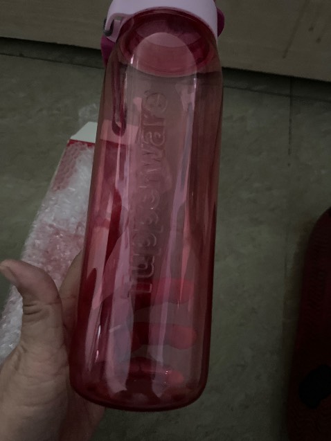 Kiểu dáng, màu sắc đẹp, mà thấy hộp có dấu hiệu đã khui nên không yên tâm lắm, không biết có đung hàng thật không nữa