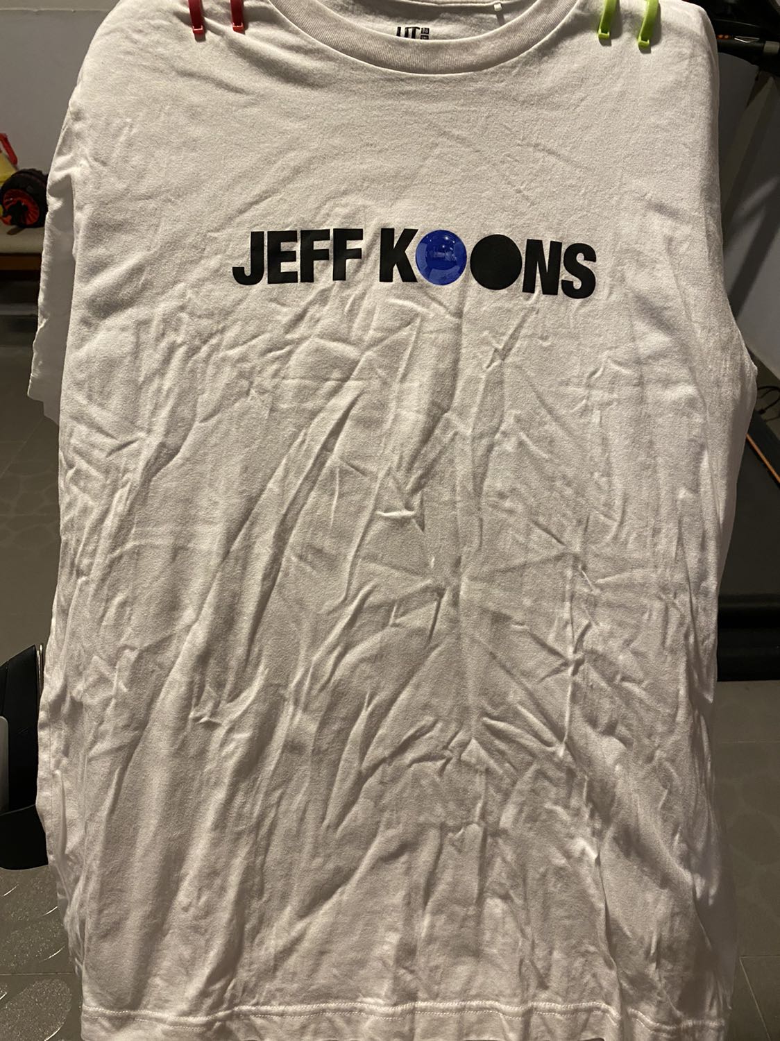 Xuất sắc. Mình đang dùng bàn ủi philips hơi nước dùng tốt nhưng rất nằng, dùng bàn ủi đứng hometouch cũng rất thích nhưng chưa thật sự phẳng và hơi khó chịu khi phải kiếm cái mặt phẳng đứng nào đó móc quần áo để ủi và thường bị đọng hơi nước. Bàn ủi tefal này khắc phục hết mọi nhược điểm đó: nhẹ, có mặt phẳng đứng nghiêng nằm để ửi, ko hề bị đọng hơi nước gây ẩm quần áo… ngoại trử là tay cầm vẫn bị nóng, nhưng mà cũng ko vấn đề gì vì mình là thử 50p mà ko sao. Cảm ơn Shop và tiki. Tiếc là ko mua sớm hơn.