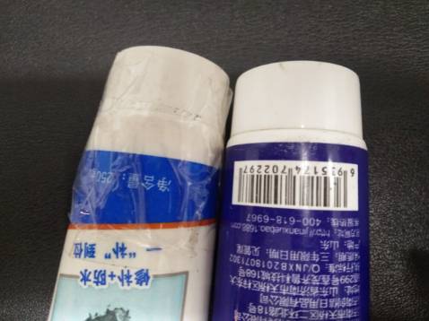 2 sản phẩm không đồng nhất, hàng cũ dơ, có dấu hiệu mở nắp rồi quấn băng keo, không tặng kèm dụng cụ như thông tin đăng bán