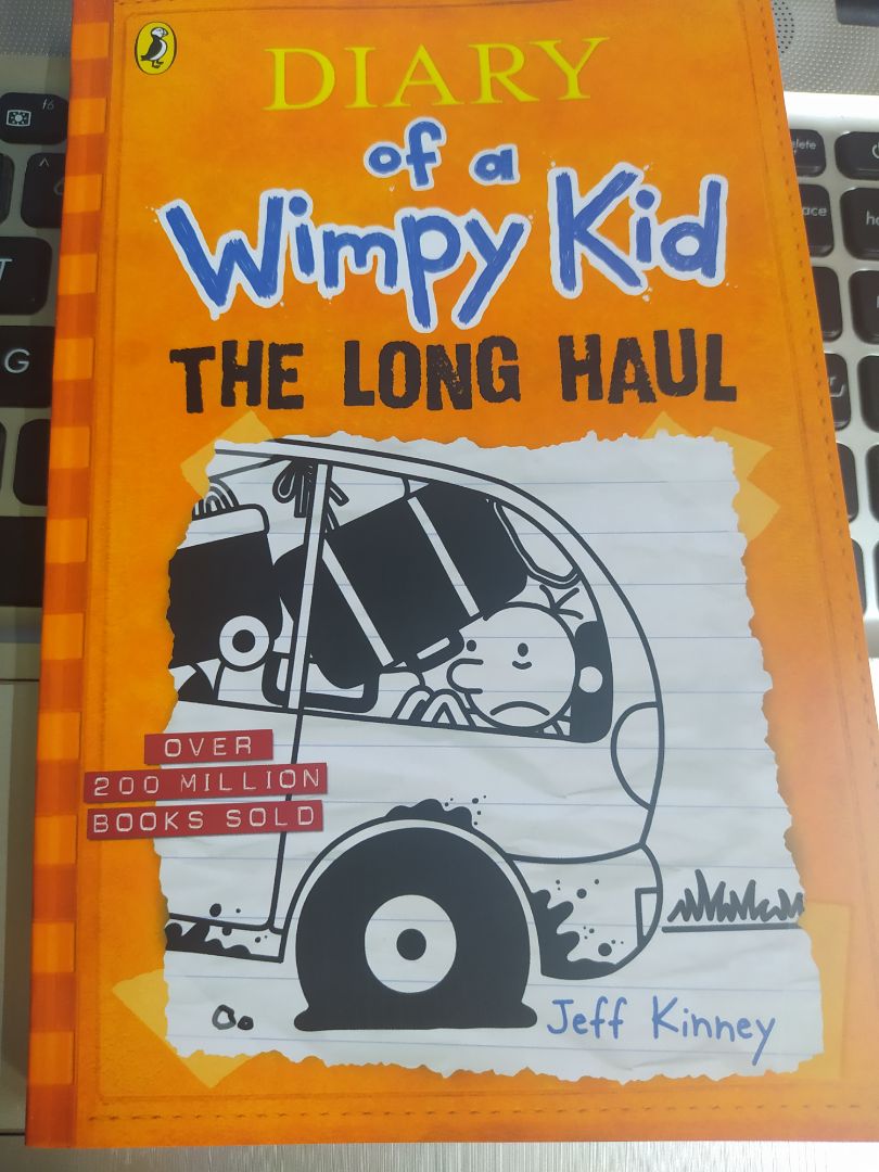 Đây là cuốn sách được khuyên đọc để luyện tiếng Anh, mình đã có bản mềm rồi, nhưng khi cầm sách trên tay vẫn thấy vui hơn. mình cũng thích loại giấy này, cầm nhẹ tay và không bị loá mắt. Sách được bọc bằng 1 lớp nylon khá dày. Rất hài lòng.