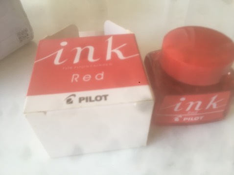 Hàng đóng gói cẩn thận, mầu mực tốt, không cặn, khi viết nét mực ra đều