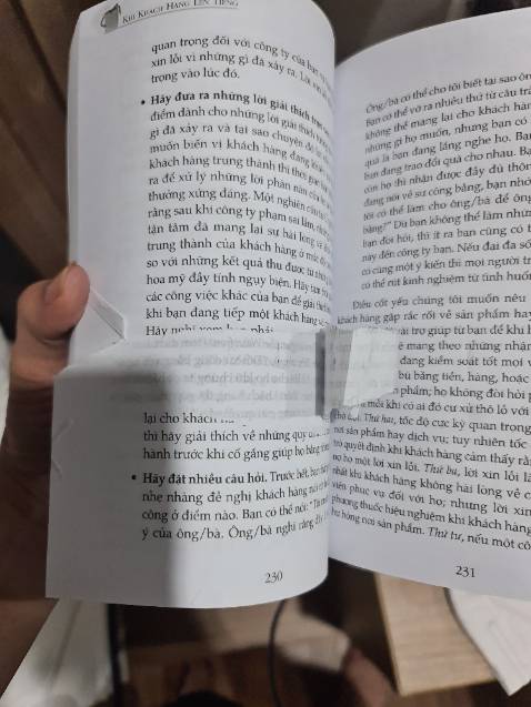 Cuốn sách như thế này nhưng vẫn giao cho khách hàng vui lòng xem lại