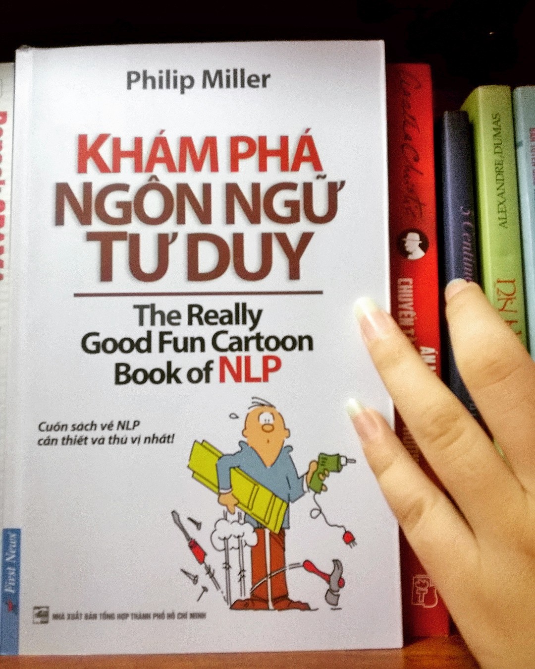 Chưa đọc nội dung vì vừa mới mua nhưng thực sự sách rất tốt, bìa đẹp, chất giấy đẹp, bên trong có cả hình ảnh minh họa, nói chung về hình  thức khỏi bàn, không có chỗ chê, tiki giao hàng nhanh, gói cẩn thận. Chưa đọc nội dung nên 4?