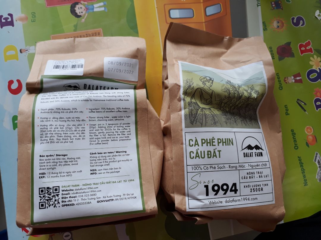 Chấm 1 sao vì vấn đề giao hàng QUÁ LÂU và cách đóng gói hàng QUÁ TỆ của Tiki. 
Đã tin dùng Tiki lâu nay mà lần này quá thất vọng, đặt hàng từ 13g***/09, biết là trong lúc dịch khó giao hàng, thấy ghi nhận hàng dự kiến 04/10 (3 tuần). 
Trong khi từ 15/09 TPHCM đã cho shipper hoạt động lại, mà đến 04/10 chưa giao. Liên hệ shop shop nói hàng có sẵn tại kho Tiki ở Tân Bình, sẽ sớm giao đến KH. 07/10 liên hệ shop vẫn chưa thấy giao. Đến 12/10 mới nhận được hàng (1 tháng trời!). Trong khi những đơn hàng khác tôi đặt sau ngày 15/09 là 2 ngày 3 ngày đã nhận hàng, đặt trong thời gian giãn cách đến sau giãn cách 3 tuần chưa nhận. Quá tệ.
Đã vậy nhận được gói hàng phát gớm, móp méo thôi rồi. Tiki phục vụ ngày càng tệ và mất uy tính, trong khi phí ship tăng cao hơn 2 sàn thương mại điện tử *** và *** mà Giao hàng thì Lâu, gói hàng thì Tệ.