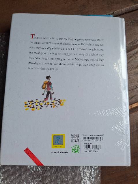 Tác phẩm gần gũi với cuộc sống đời thường, mua cuốn này đúng mùa hạ. Thật trùng hợp!