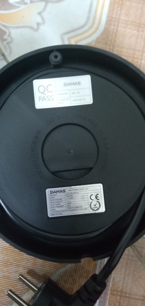 Sau 1 thời gian sử dụng thấy ấm đun nước tốt, nhanh, bền, đẹp. Hội tụ đủ combo ko có điểm chê, rất thích thiết kế phần miệng rót nước ra. Khi rót không hề bị bốc hơi ngược gây nóng tay, thành ấm chống bỏng cao, nước nhiệt độ sôi 100 độ nhưng sờ vào thành thì không thấy nóng. Tuyệt đối an toàn cho người sử dụng, xứng đáng với giá tiền bỏ ra 👍👍